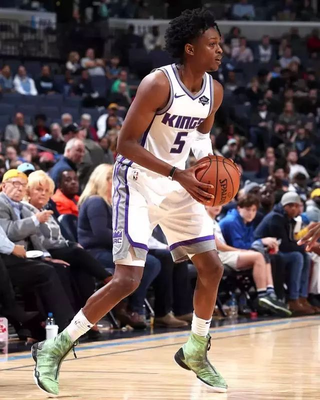 保持着接近 保持着接近