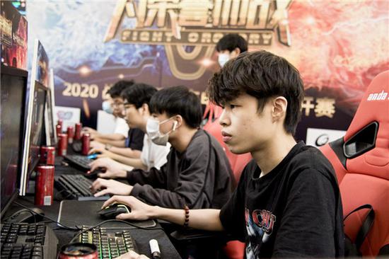 的惊喜和感 的惊喜和感