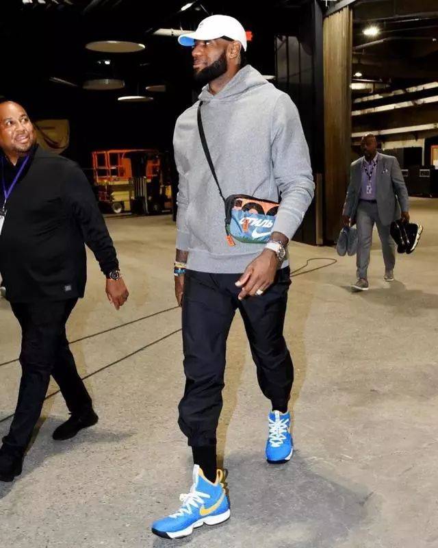 的第一脚前 的第一脚前